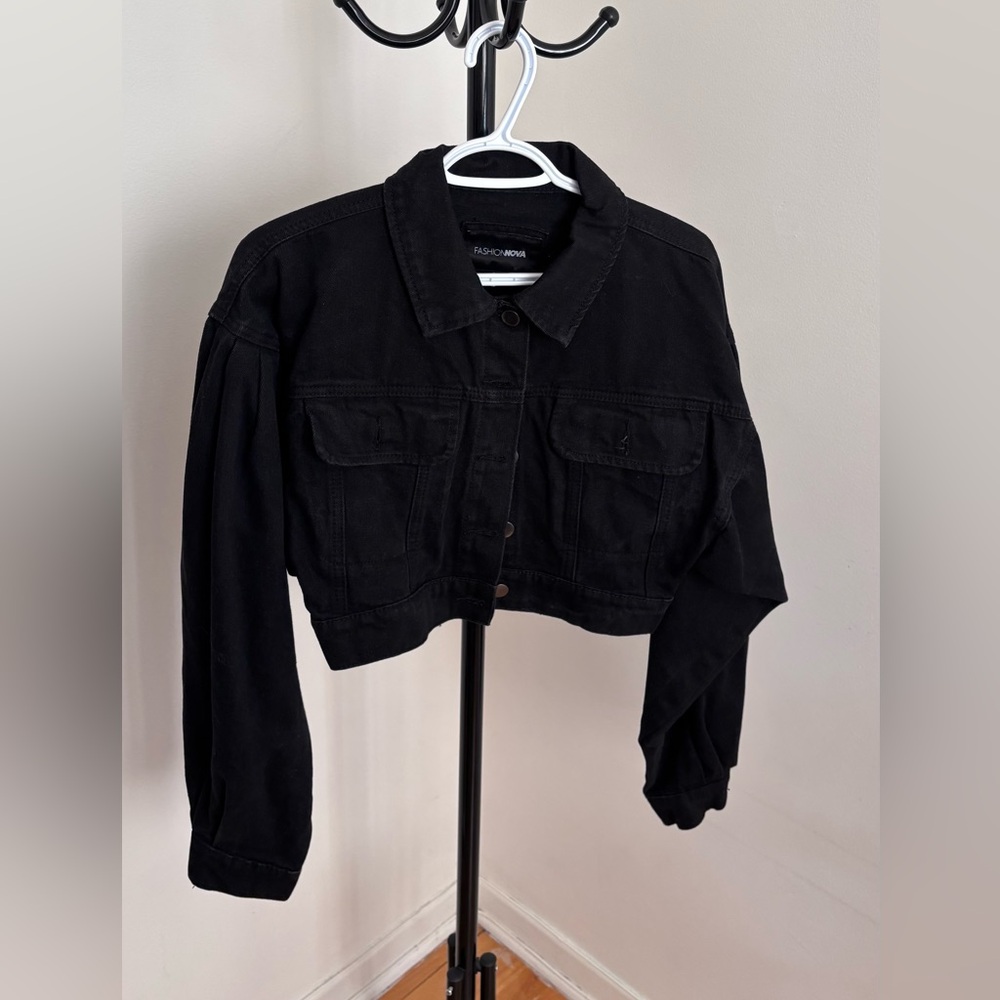 Fashion Nova Women's Black Cropped Jacket